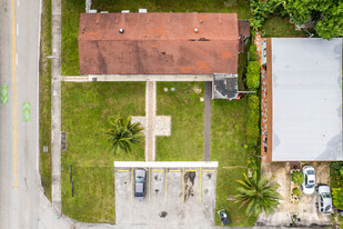 CME Motel in Hollywood, FL - Foto de edificio - Building Photo