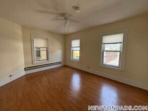 18 Lincoln St, Unit 2 in Newton, MA - Building Photo - Building Photo