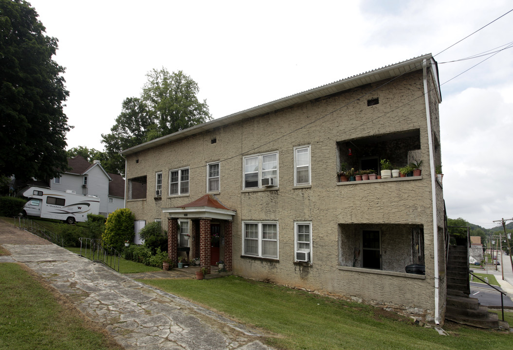 425 Walden Ave in Harriman, TN - Foto de edificio