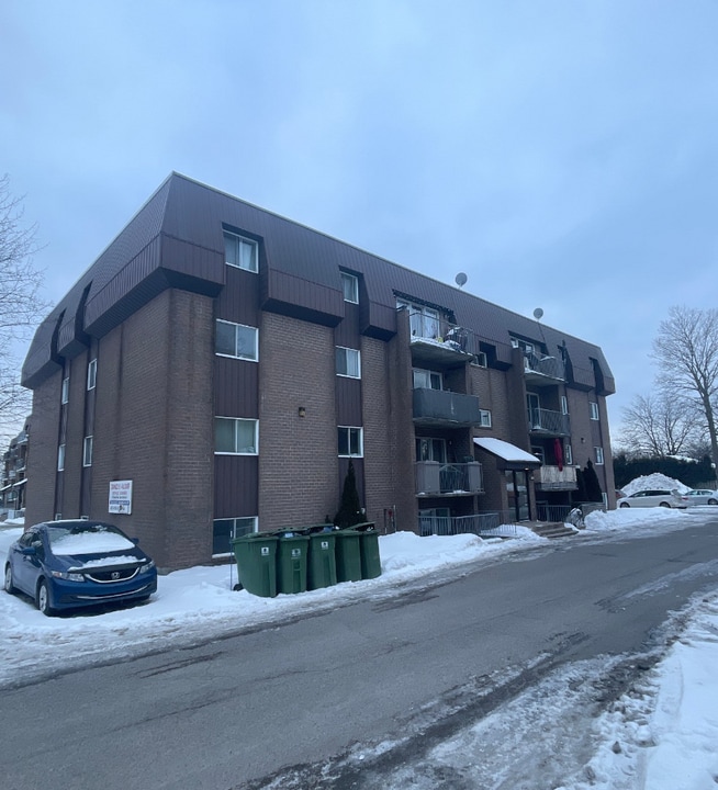 3225 de la Grande-Allée Boul in Boisbriand, QC - Building Photo