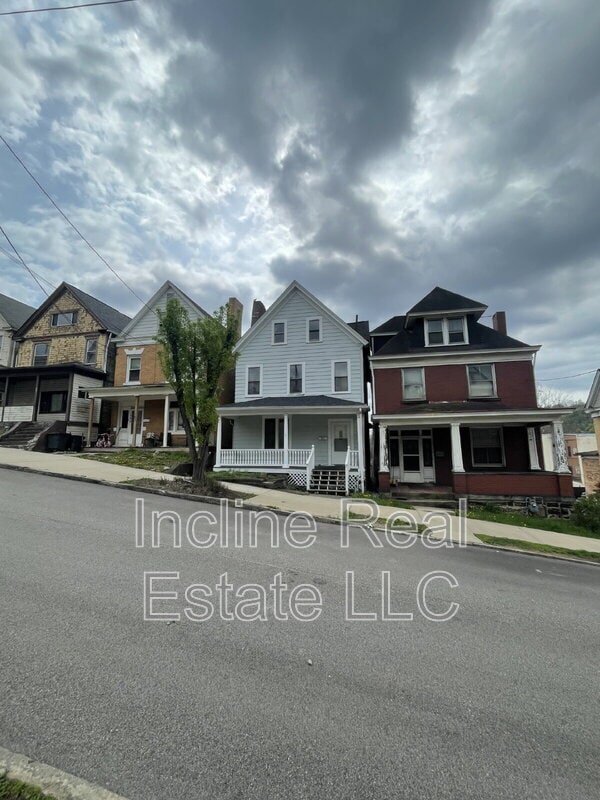 561 2nd St in Pitcairn, PA - Building Photo - Building Photo