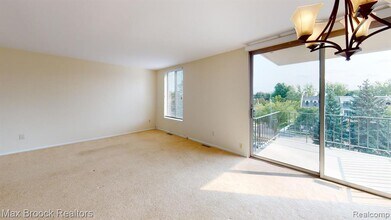 600 W Brown St in Birmingham, MI - Building Photo - Building Photo