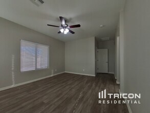 26407 N 166th Ave in Surprise, AZ - Foto de edificio - Building Photo