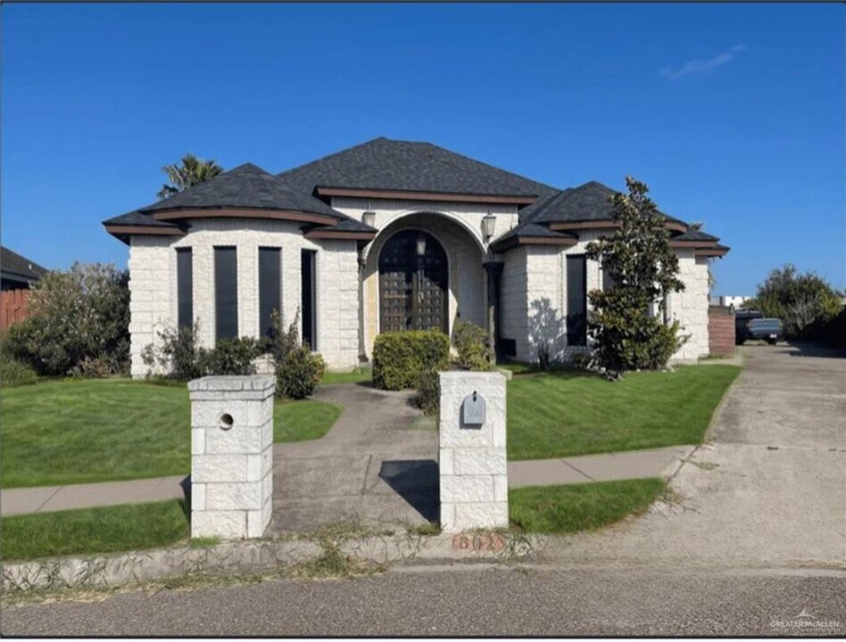 802 Frio Dr in Mission, TX - Building Photo