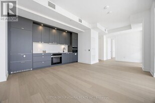 399 Royal Orchard Blvd in Markham, ON - Building Photo
