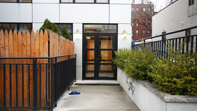 552 Lafayette in Brooklyn, NY - Building Photo - Building Photo