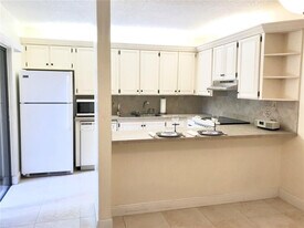 714 7th Ct in Palm Beach Gardens, FL - Building Photo