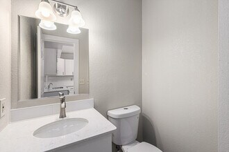 2151 18th Avenue Ct in Greeley, CO - Foto de edificio - Building Photo