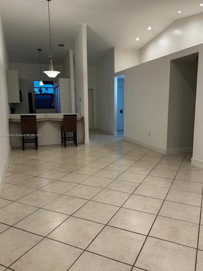 6728 NW 188th Terrace in Hialeah, FL - Building Photo - Building Photo