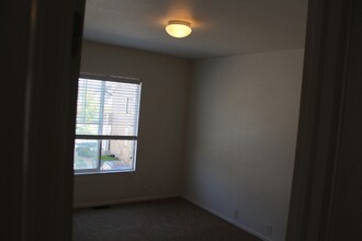 9758 Laredo St. in Commerce City, CO - Foto de edificio - Building Photo