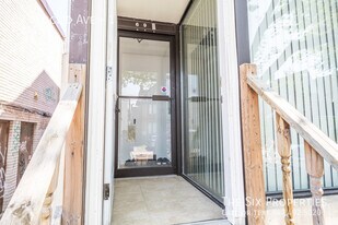 693 Euclid Ave in Toronto, ON - Building Photo