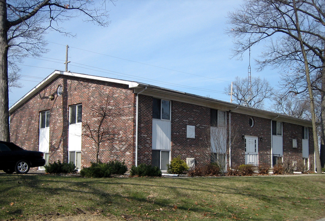 Cedar Crest in Warsaw, IN - Building Photo