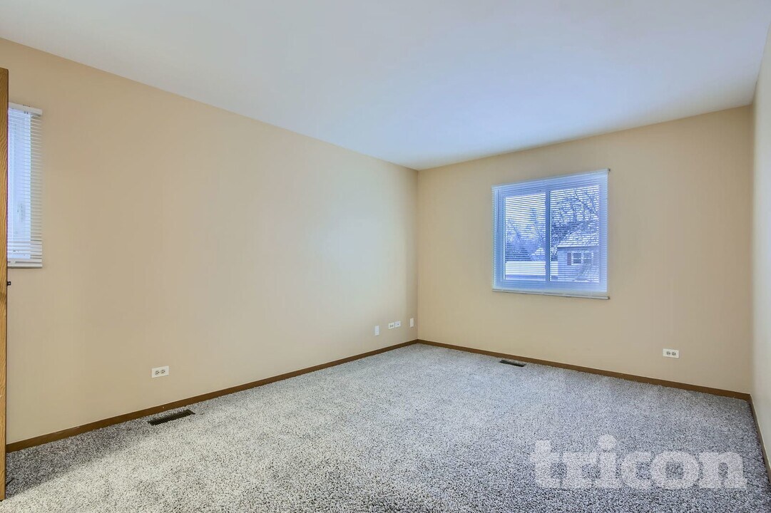 1331 Fairfield Ct in Naperville, IL - Building Photo