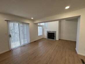 18 Rivermead in Avon, CT - Building Photo - Building Photo