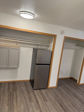 551 N Robin Cir in Wasilla, AK - Foto de edificio - Building Photo