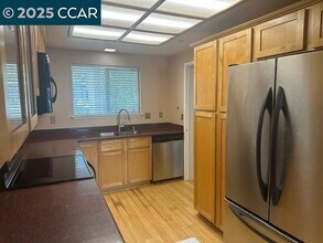 2723 Oak Rd in Walnut Creek, CA - Building Photo - Building Photo