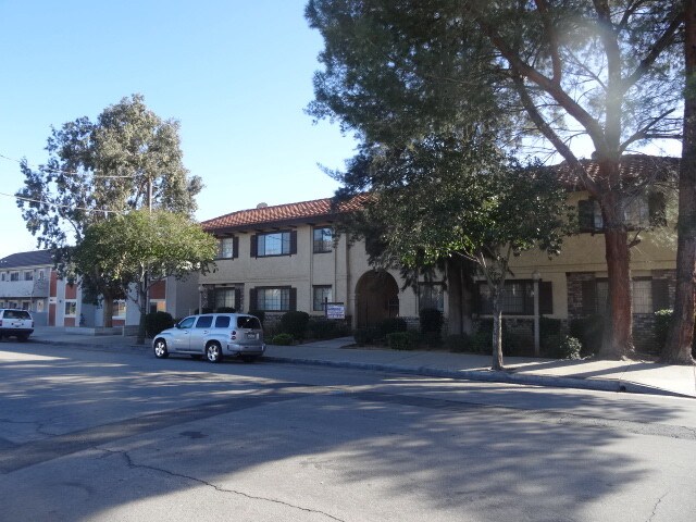 27504 Violin Canyon Rd in Castaic, CA - Building Photo