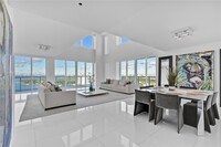 10 Venetian Way in Miami Beach, FL - Foto de edificio - Building Photo