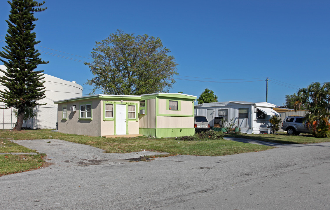 150 NW 68th St in Fort Lauderdale, FL - Foto de edificio