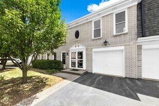 855 Garfield Ave in Libertyville, IL - Building Photo