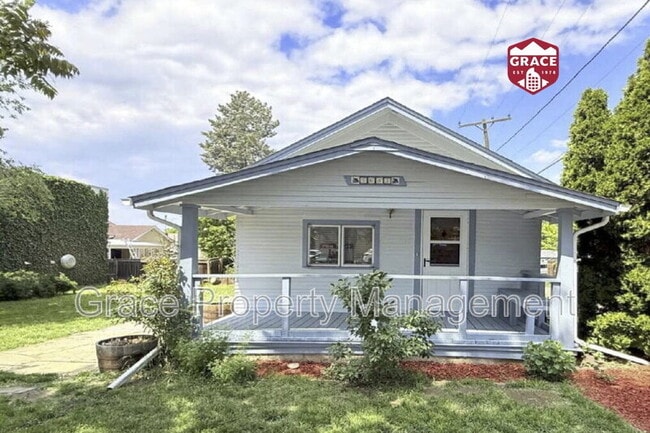 property at 5685 S Elmwood St
