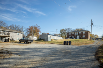 107 W Workman St in Knob Noster, MO - Building Photo - Building Photo