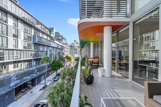 250 NW 24th St in Miami, FL - Foto de edificio - Building Photo