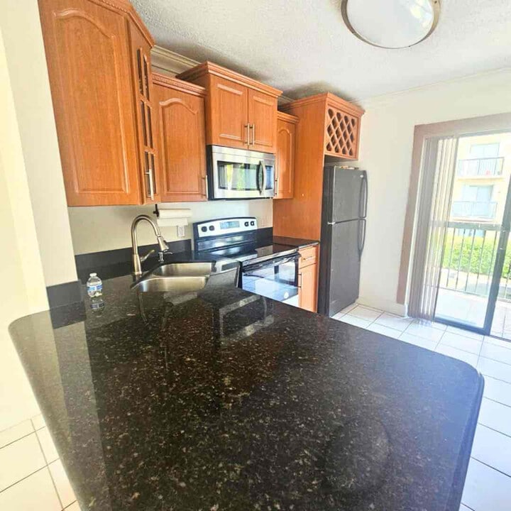 5440 W 21st Ct in Hialeah, FL - Foto de edificio