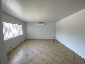 8002 E Timrod St in Tucson, AZ - Foto de edificio - Building Photo