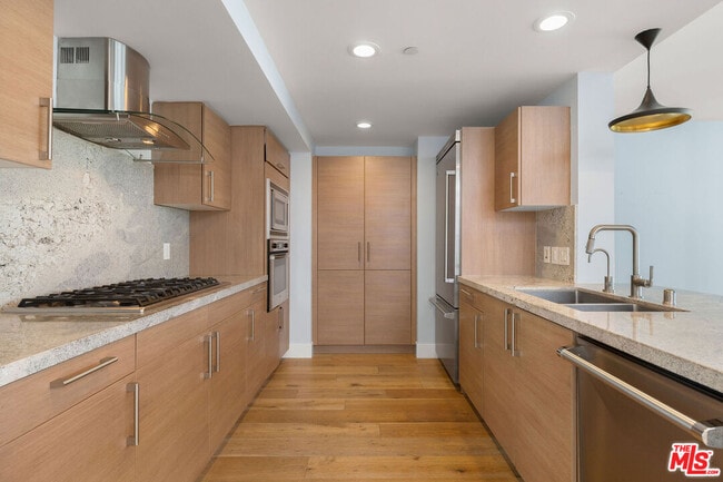 property at 13650 Marina Pointe Dr