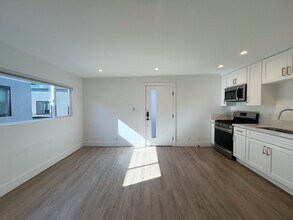 350 Hermosa in Hermosa Beach, CA - Foto de edificio - Building Photo