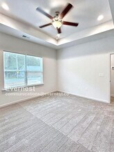 413 S Davis St in Dallas, NC - Foto de edificio - Building Photo