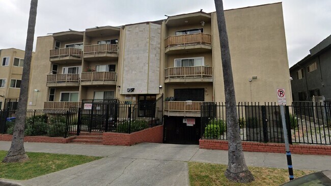 property at 957 Menlo Ave