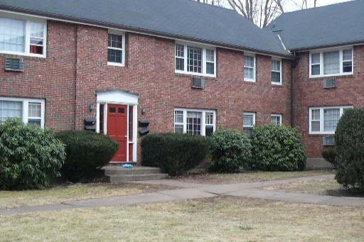 South Park in Manchester, CT - Building Photo