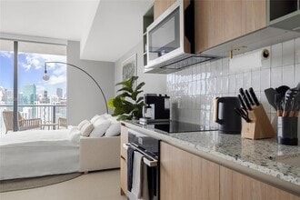 159 NE 6th St, Unit 3808 in Miami, FL - Building Photo - Building Photo