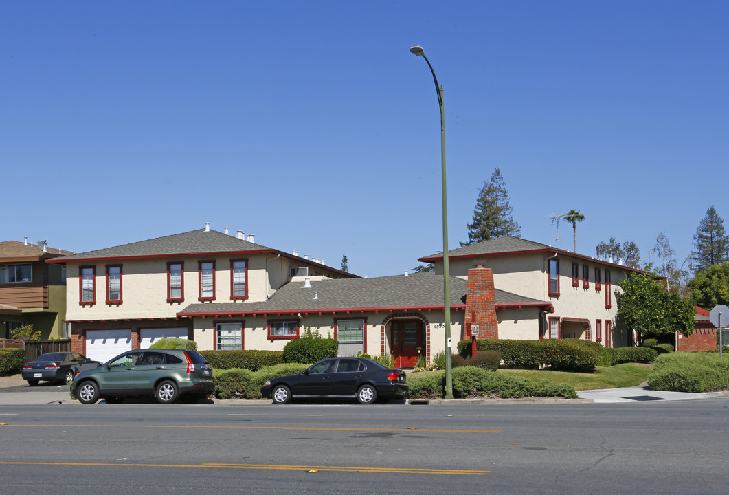 San Juan Apartments in San Jose, CA - Building Photo