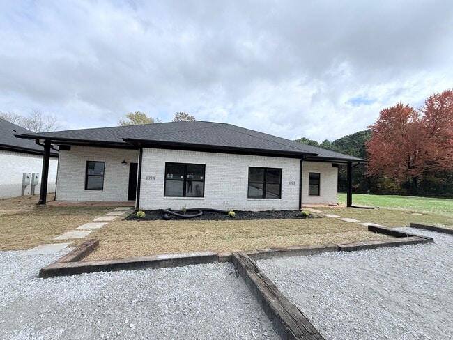 1515 Jordan Rd in Huntsville, AL - Foto de edificio - Building Photo