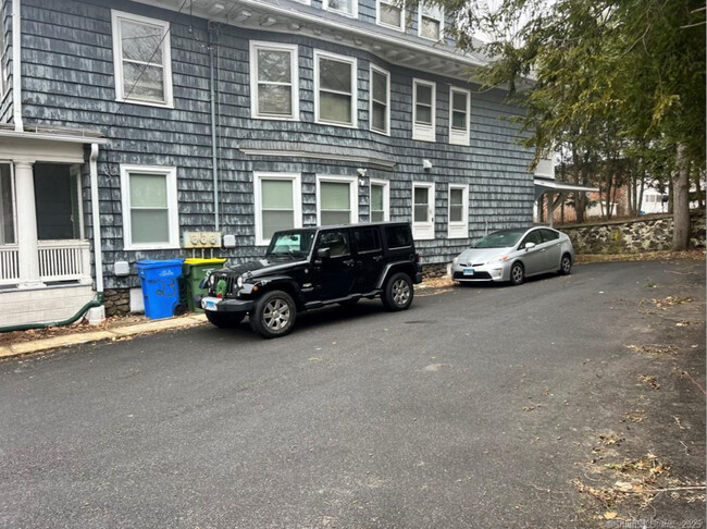 21 Roseland Ave in Waterbury, CT - Foto de edificio - Building Photo