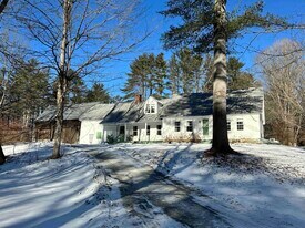 35 Stevens Rd in Cavendish, VT - Building Photo