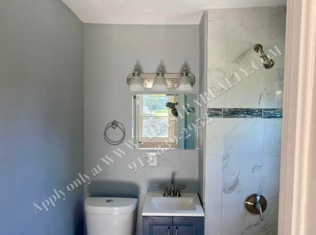 5038 S Benton Ave in Kansas City, MO - Building Photo - Building Photo