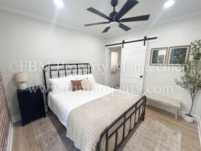 112 W Knox St in Ennis, TX - Building Photo - Building Photo