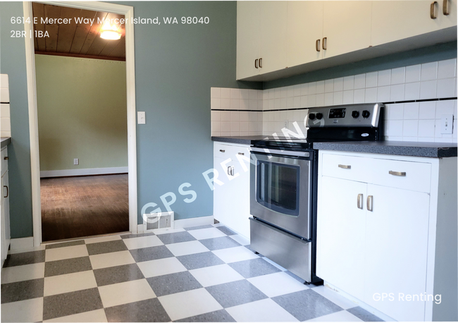 6614 E Mercer Way in Mercer Island, WA - Building Photo - Building Photo