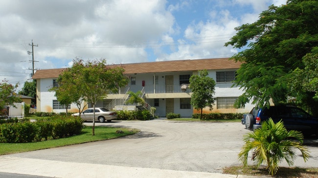 1131 S Pine St in Lake Worth, FL - Building Photo - Building Photo