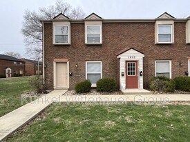 1803 Jamestown Rd in Swansea, IL - Building Photo