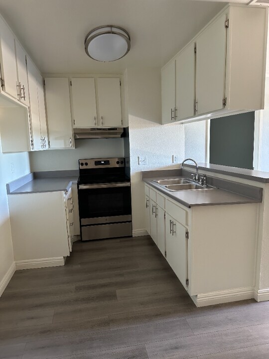 11411 Dronfield Ave in Los Angeles, CA - Building Photo