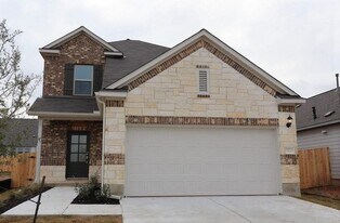 562 Papaya Dr in Buda, TX - Building Photo