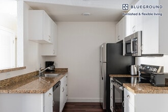 131 Saratoga Ave in Santa Clara, CA - Foto de edificio - Building Photo