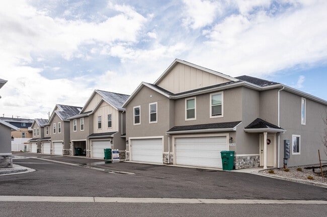 Abington Heights Townhomes in Roy, UT - Foto de edificio - Building Photo