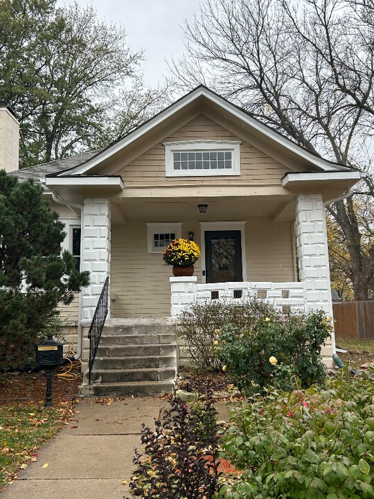 940 S Cedar St in Ottawa, KS - Foto de edificio