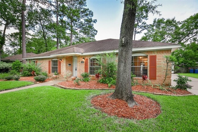 2910 Colonial Dr in Dickinson, TX - Building Photo - Building Photo